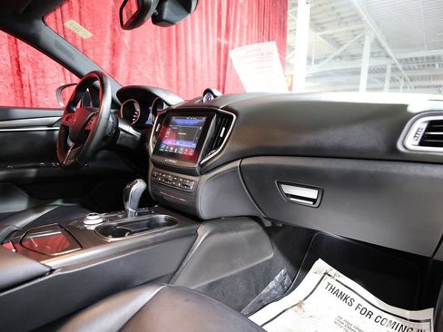 Used 2018 Maserati Ghibli RWD image 22