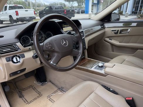 Used 2010 Mercedes-Benz E 550 4MATIC Sedan image 16