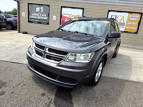 Used 2016 Dodge Journey SE image 1