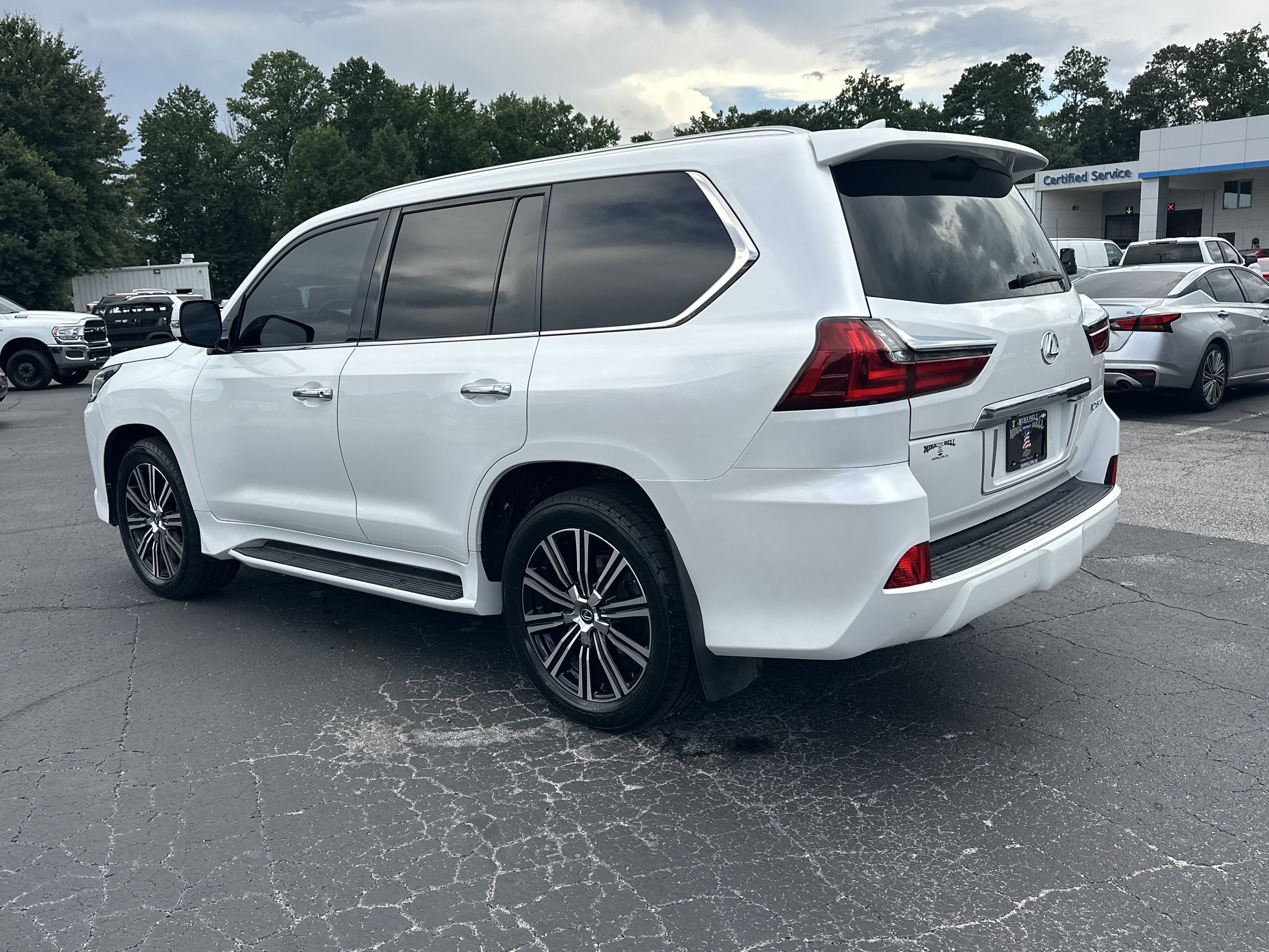 Used 2018 Lexus LX 570 4WD w/ Luxury Package image 6