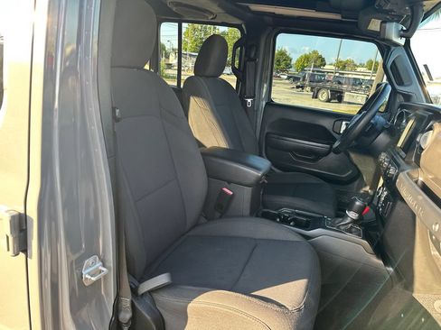 Used 2022 Jeep Wrangler Unlimited Sport w/ Sun And Sound Package AWD/4WD image 18