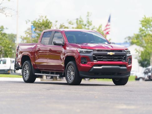 Used 2024 Chevrolet Colorado LT w/ LT Convenience Package III AWD/4WD image 39