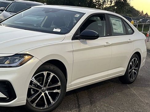 Used 2025 Volkswagen Jetta Sport image 33