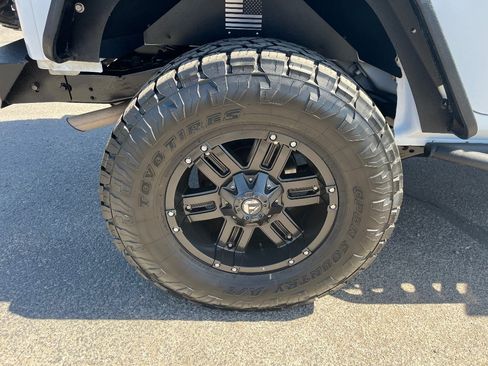 Used 2012 Jeep Wrangler Unlimited Sahara w/ Connectivity Group AWD/4WD image 41