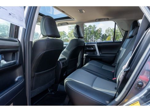 Used 2020 Toyota 4Runner SR5 Premium image 12