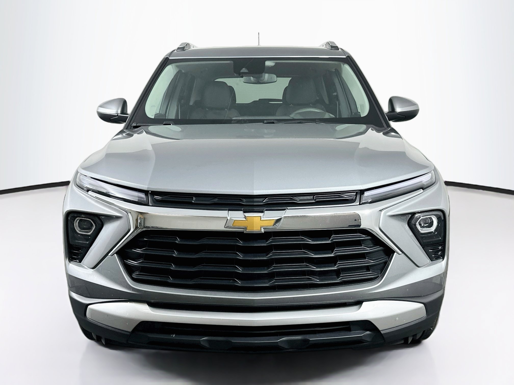 Used 2025 Chevrolet TrailBlazer LT AWD/4WD image 2