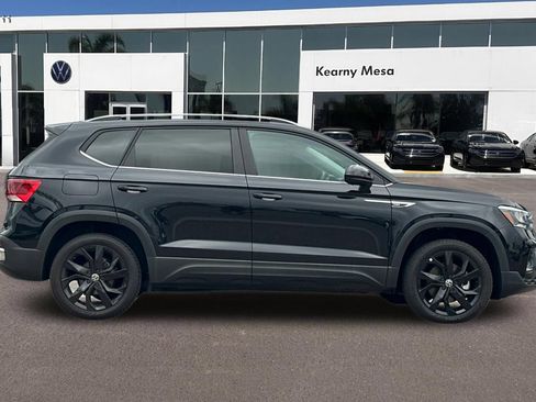 Used 2023 Volkswagen Taos SE w/ Black Wheel Package FWD image 3