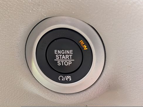 Used 2023 Chrysler Pacifica Touring-L FWD image 27