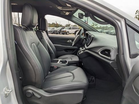 Certified 2026 Chrysler Pacifica Select w/ S Appearance Package image 49