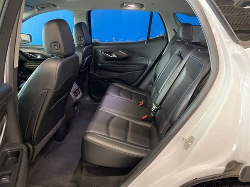 Used 2024 GMC Terrain SLT image 11