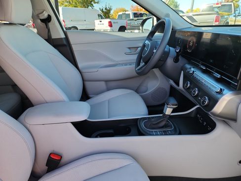 Used 2025 Hyundai Kona SE image 19
