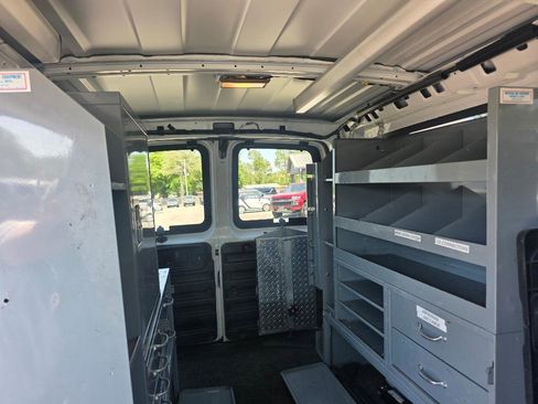 Used 2014 Chevrolet Express 2500 image 9