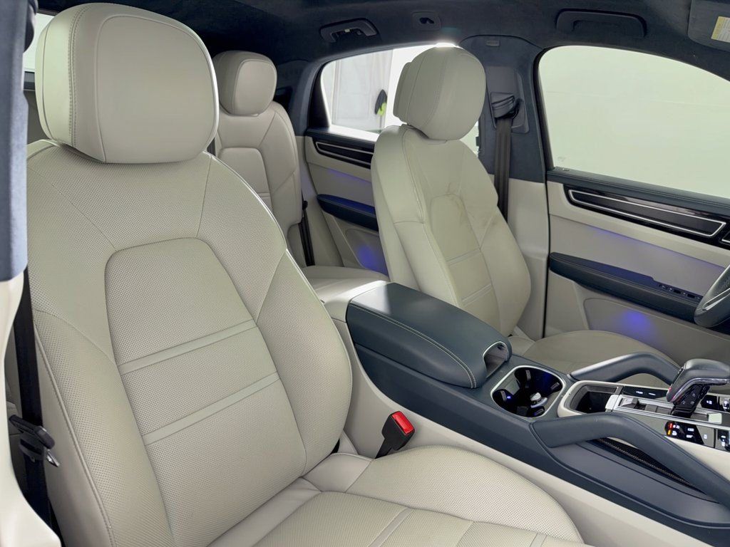 Used 2022 Porsche Cayenne GTS AWD/4WD image 30