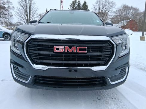 Used 2022 GMC Terrain SLE w/ Driver Convenience Package image 2