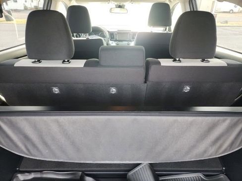 Used 2018 Toyota RAV4 AWD Hybrid image 11