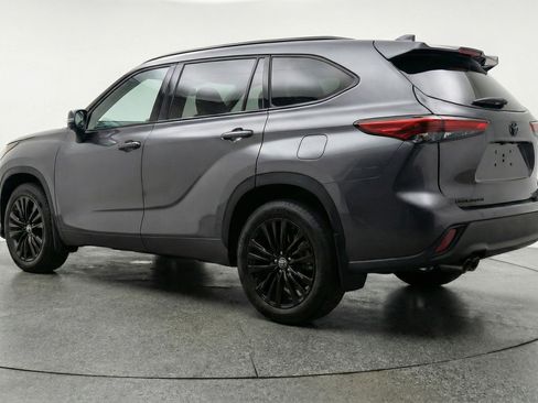 Used 2025 Toyota Highlander XSE image 6