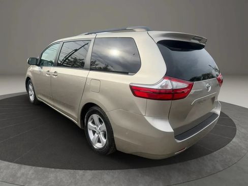 Used 2017 Toyota Sienna LE FWD image 7