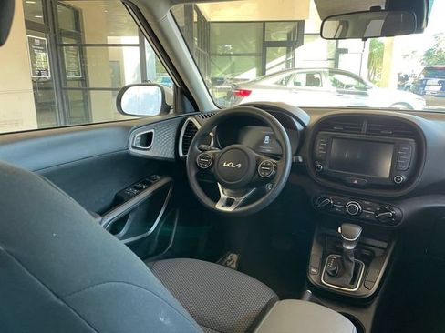 Certified 2025 Kia Soul LX w/ LX Technology Package FWD image 23