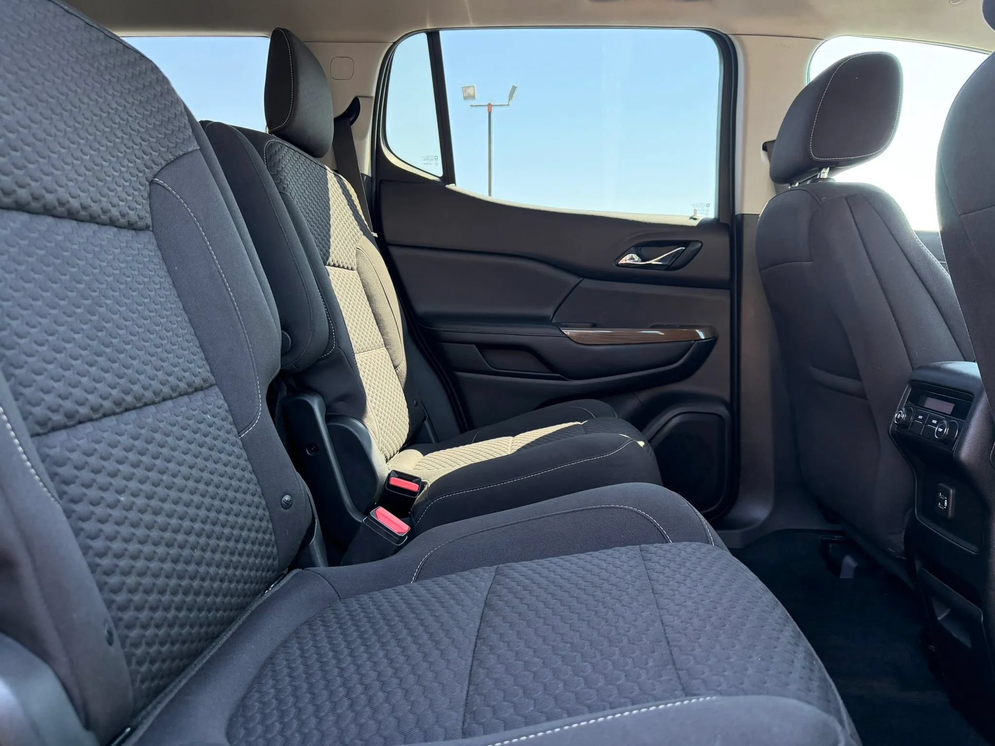 Used 2019 GMC Acadia SLE FWD image 31