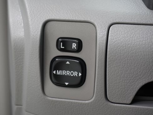 Used 2010 Toyota Camry LE FWD image 20