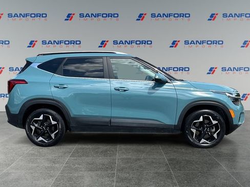 Used 2024 Kia Seltos EX AWD/4WD image 6