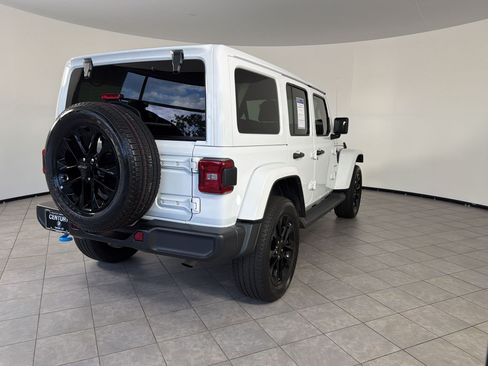 Used 2022 Jeep Wrangler Unlimited Sahara AWD/4WD image 9