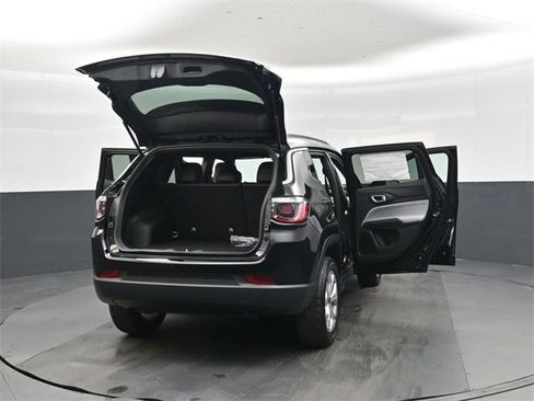 New 2026 Jeep Compass Latitude w/ Mopar Graphics Package image 48