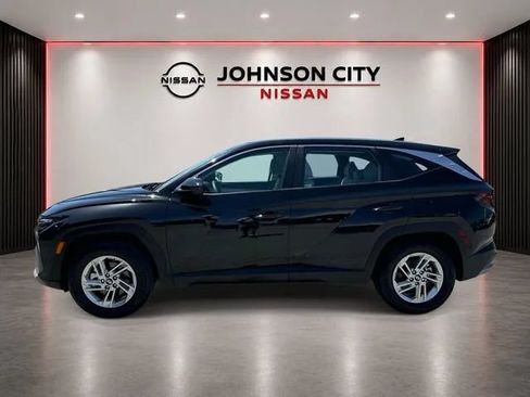 Used 2025 Hyundai Tucson SE FWD image 8