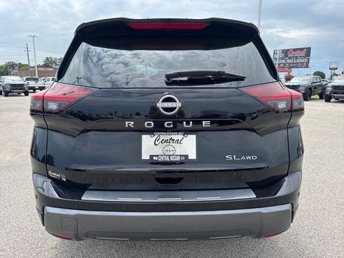 Used 2025 Nissan Rogue SL w/ Tech Package AWD/4WD image 5