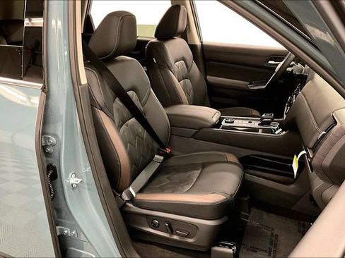 New 2026 Nissan Pathfinder Platinum w/ Cargo Package AWD/4WD image 40