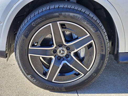 Certified 2025 Mercedes-Benz GLC 300 4MATIC image 12