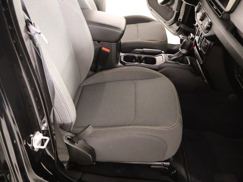 Used 2025 Jeep Gladiator Sport image 12