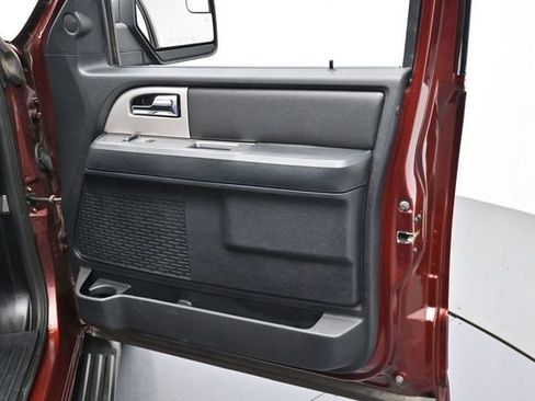 Used 2017 Ford Expedition XLT AWD/4WD image 31