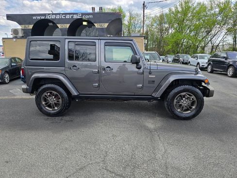 Used 2017 Jeep Wrangler Unlimited Sahara AWD/4WD image 2