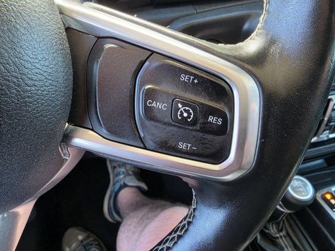 Used 2018 Jeep Wrangler Unlimited Sahara AWD/4WD image 33
