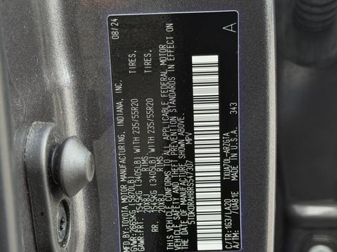Used 2024 Toyota Highlander Platinum FWD image 35