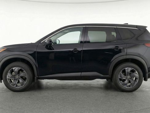 Used 2025 Nissan Rogue SV image 5