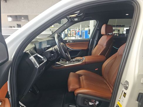 Used 2024 BMW X7 xDrive40i w/ Executive Package image 7