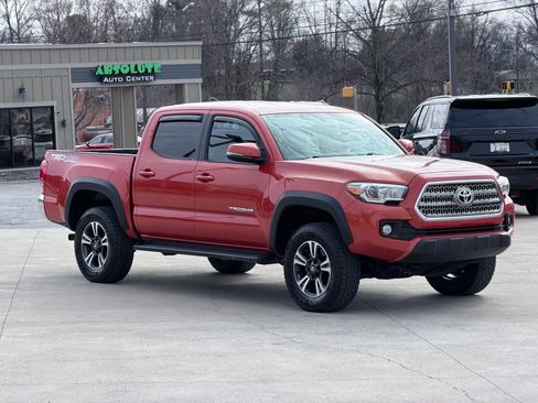 Used 2017 Toyota Tacoma TRD Off-Road w/ Tow Package (A/T) AWD/4WD image 43
