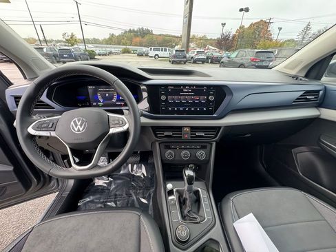 Used 2022 Volkswagen Taos SE image 12