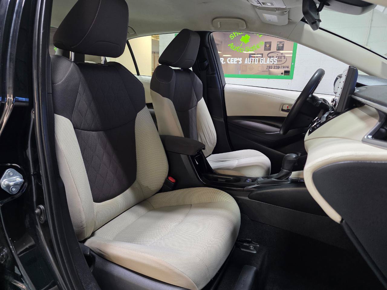 Used 2022 Toyota Corolla LE FWD image 23