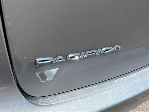 Used 2017 Chrysler Pacifica Touring-L Plus w/ Advanced Safetytec Group FWD image 24