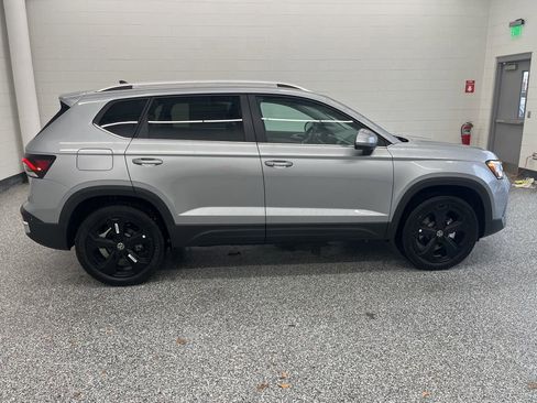 New 2026 Volkswagen Taos SEL image 12
