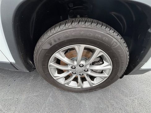 Used 2021 Jeep Cherokee Latitude Plus image 40