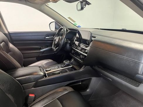 Used 2022 Nissan Pathfinder SL AWD/4WD image 11