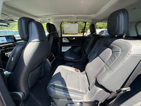 New 2025 Lincoln Aviator Reserve w/ Luxury Package image 14