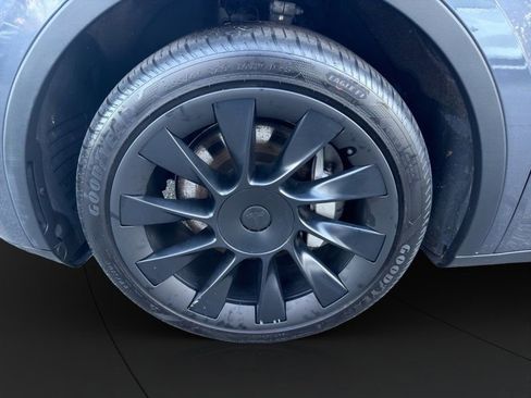 Used 2020 Tesla Model Y Long Range image 21