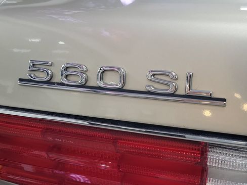 Used 1988 Mercedes-Benz 560 SL image 8