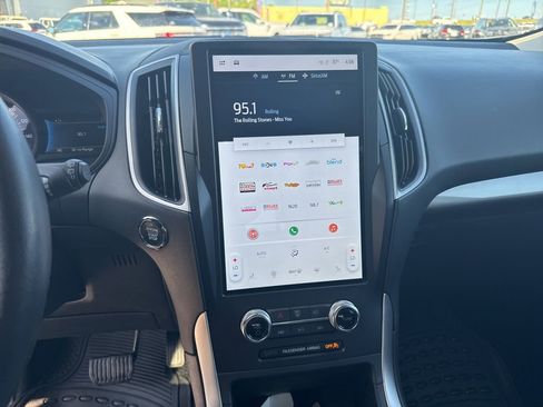 Used 2024 Ford Edge SEL image 31