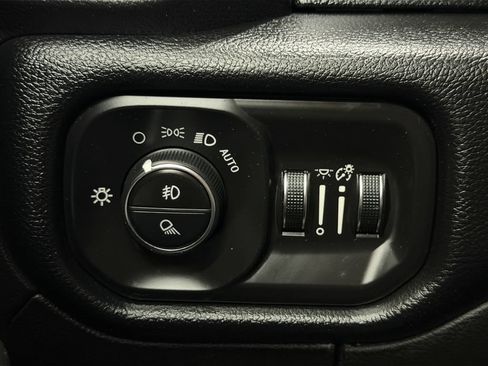 Used 2019 RAM 1500 Big Horn AWD/4WD image 26
